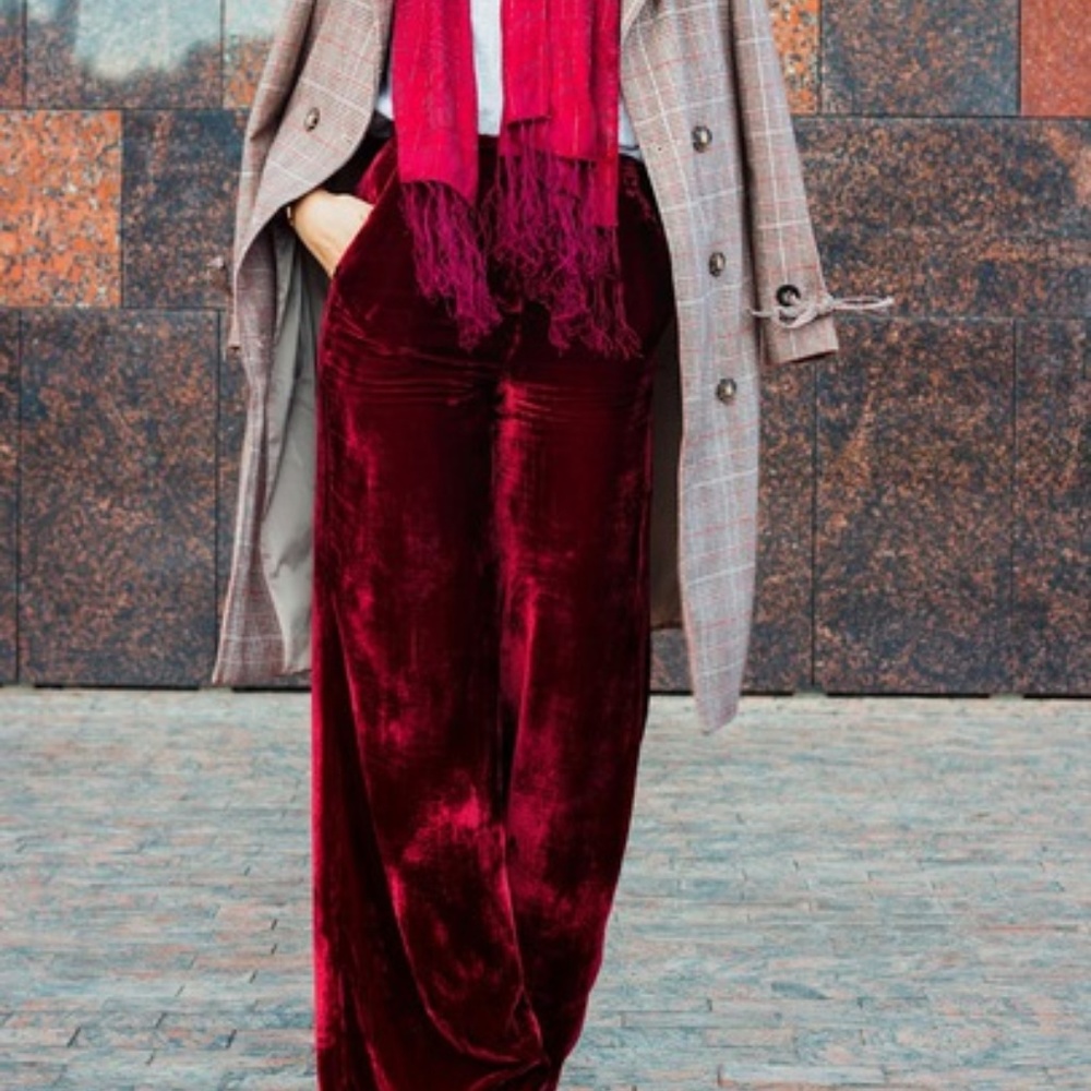 SEXY VELVET PANTS!